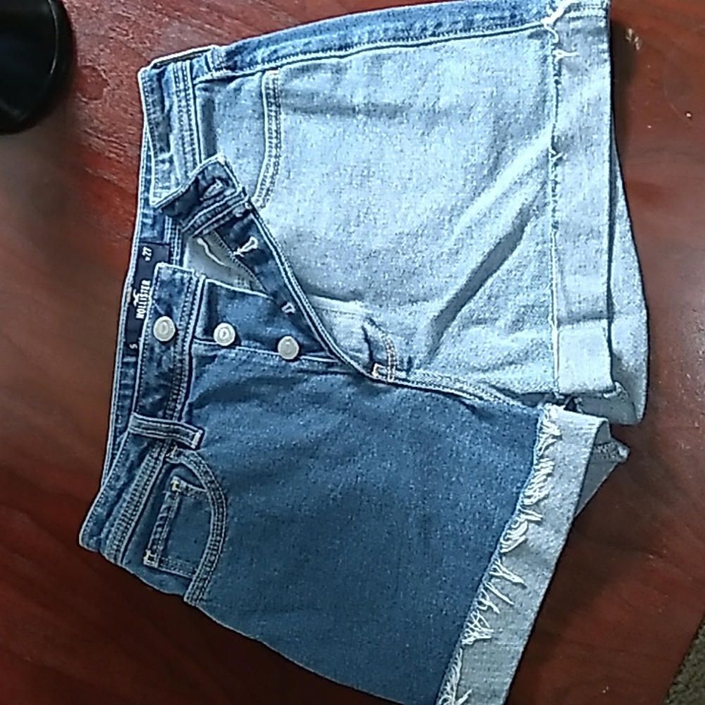HOLLISTER Ultra High Rise Mom Jean SHORTS Sz 5 27 two tone denim Button Fly 🦋